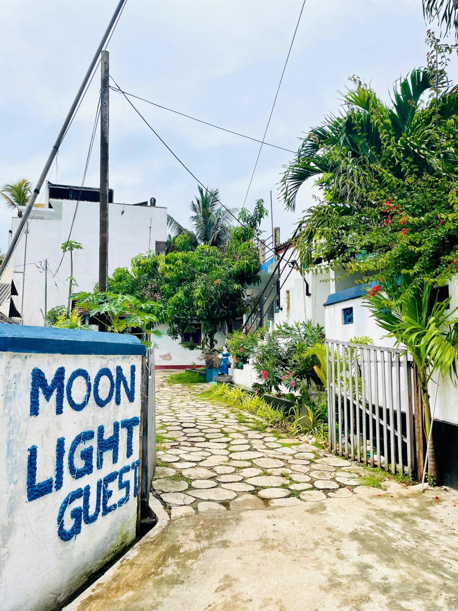 Moon Light Guest Acomodação com café da manhã Mirissa Exterior foto